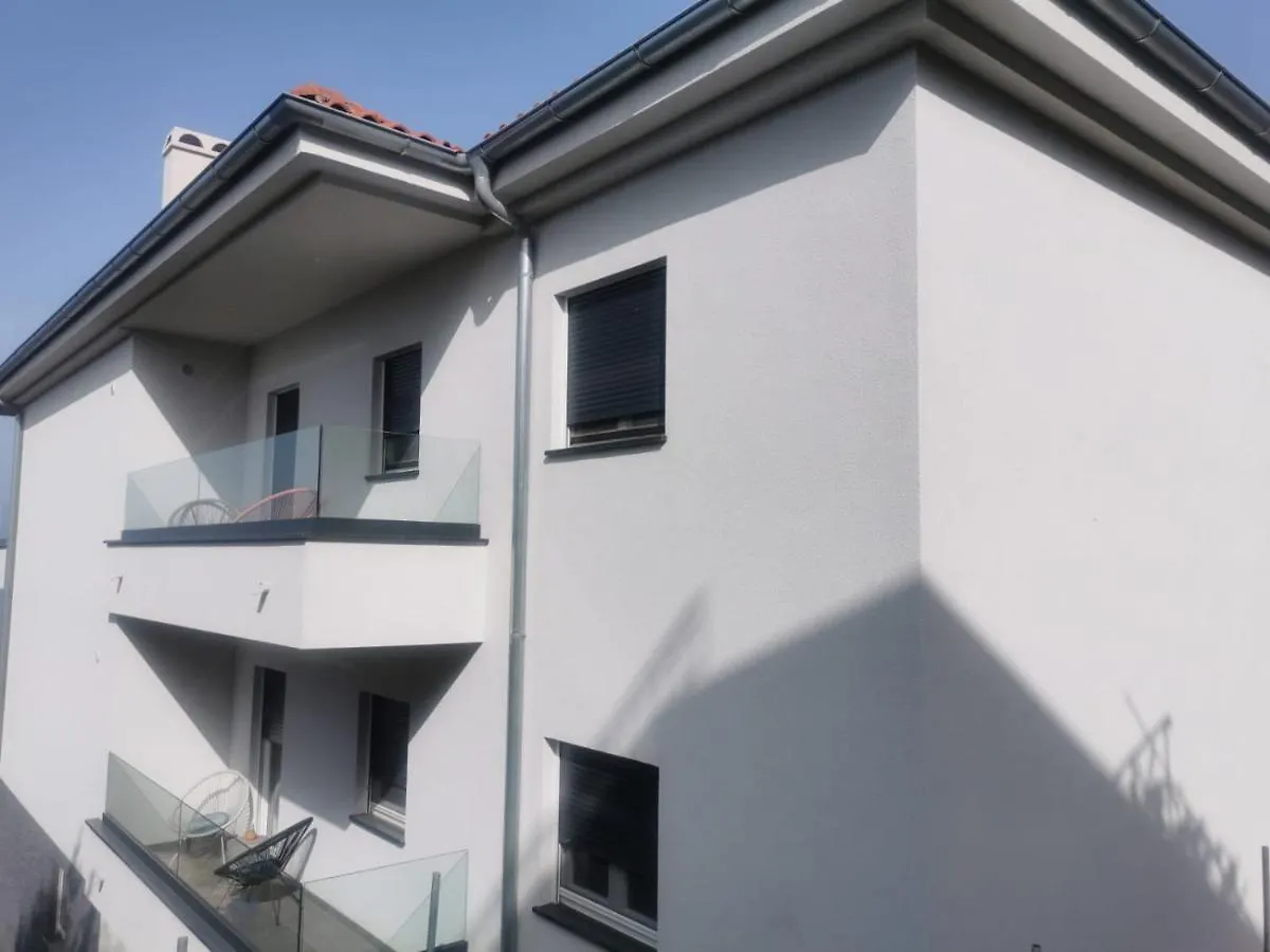 Lunisa Vs1 Apartment
